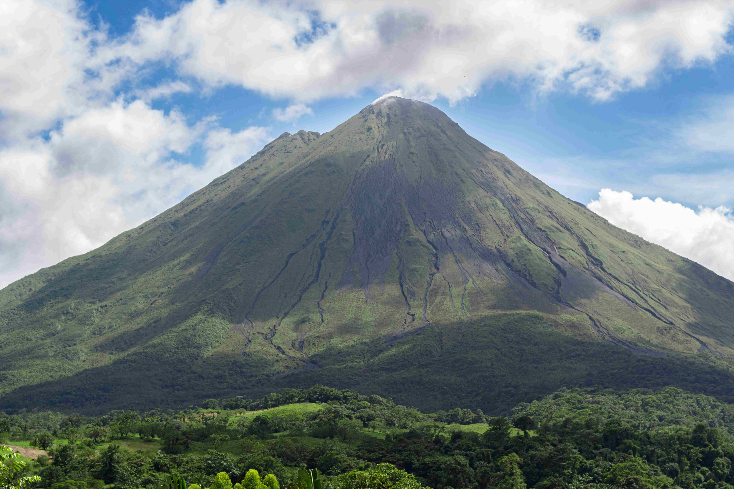 Discover the stunning natural beauty of the Arenal Volcano Area