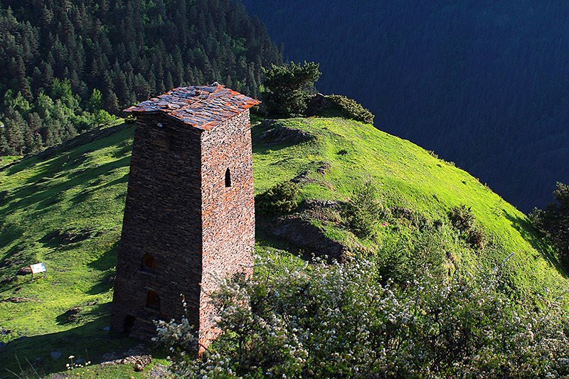 Enjoy walks and village visits in the shadow of the High Caucasus mountains