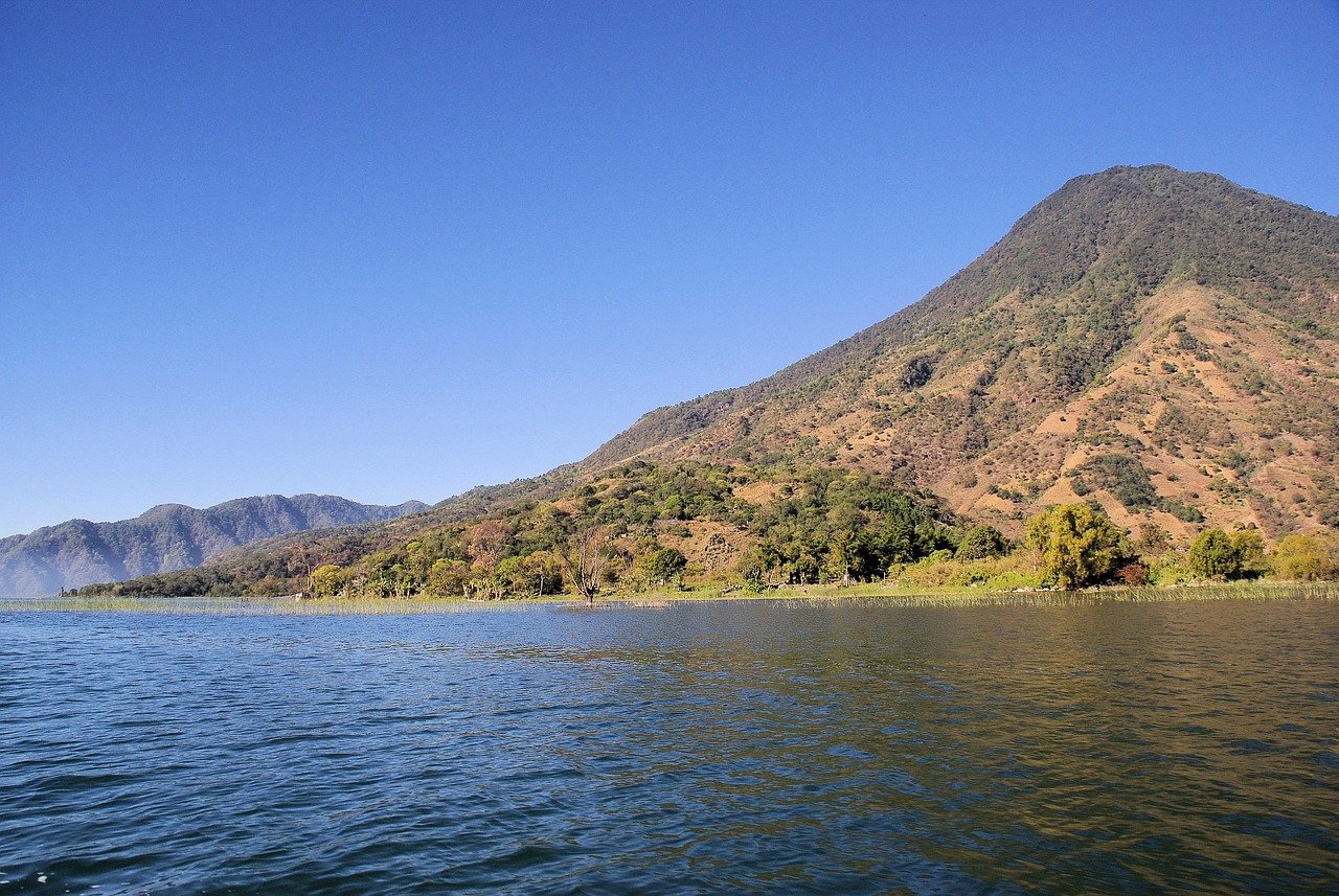 Discover the stunning natural beauty of Lake Atitlán 