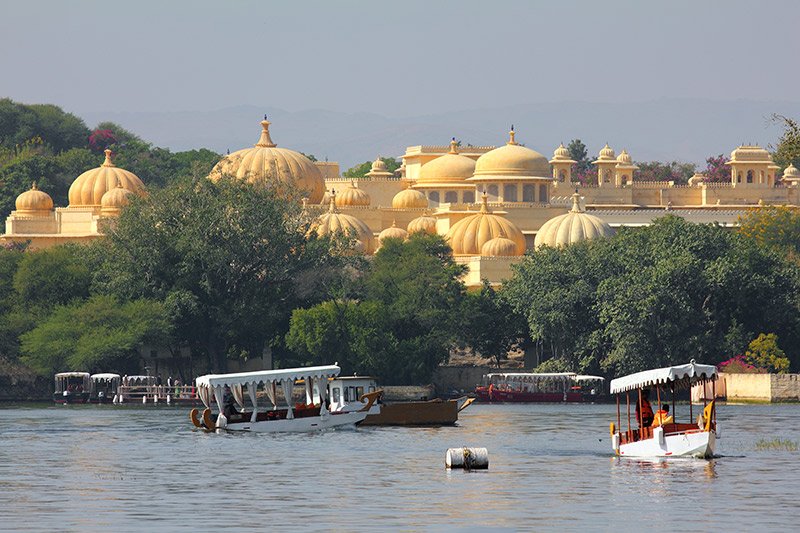 Experience the diverse and enchanting cities of Jaipur, Udaipur, Jodhpur and Jaisalmer