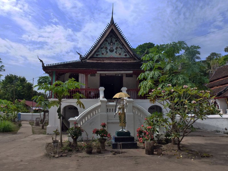 Observe the cultural diversity of the tribes in the area of Luang Namtha