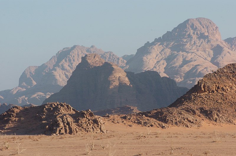 Immerse in the incredible landscape of Wadi Rum (UNESCO) and stay in the desert