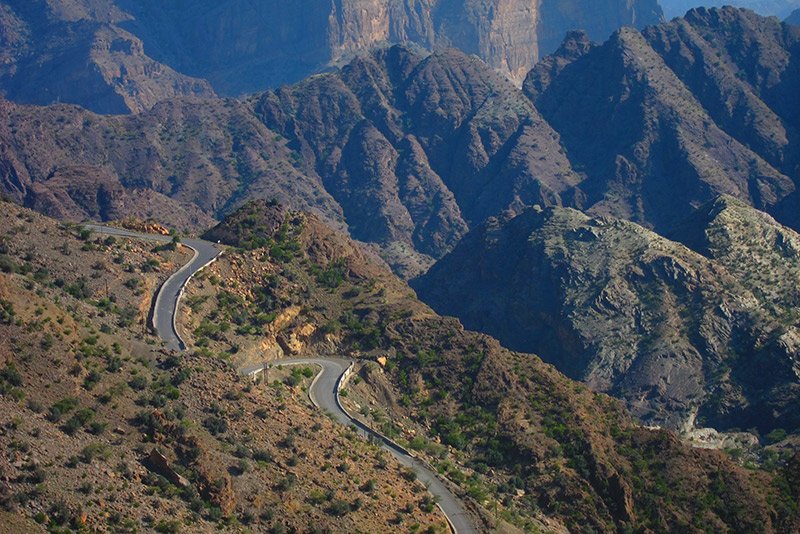 Enjoy the view at the huge expanse of Jebel Shams Grand Canyon