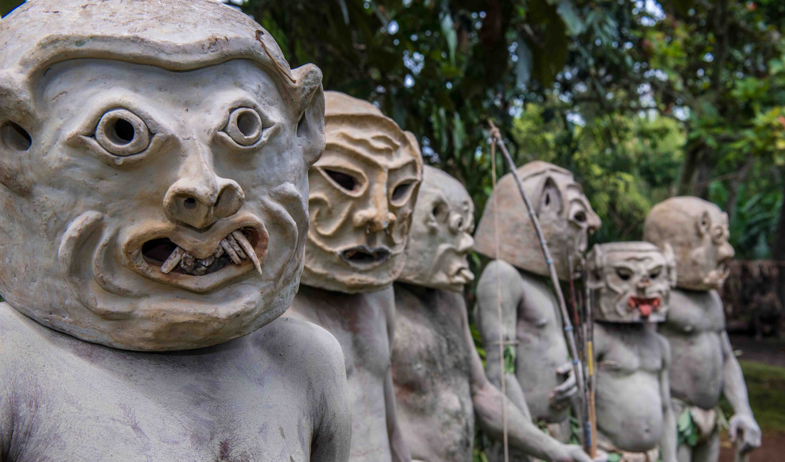 Legendary Asaro Mudmen of Papua New Guinea – witness their haunting clay masks and age-old traditions in an unforgettable cultural performance.