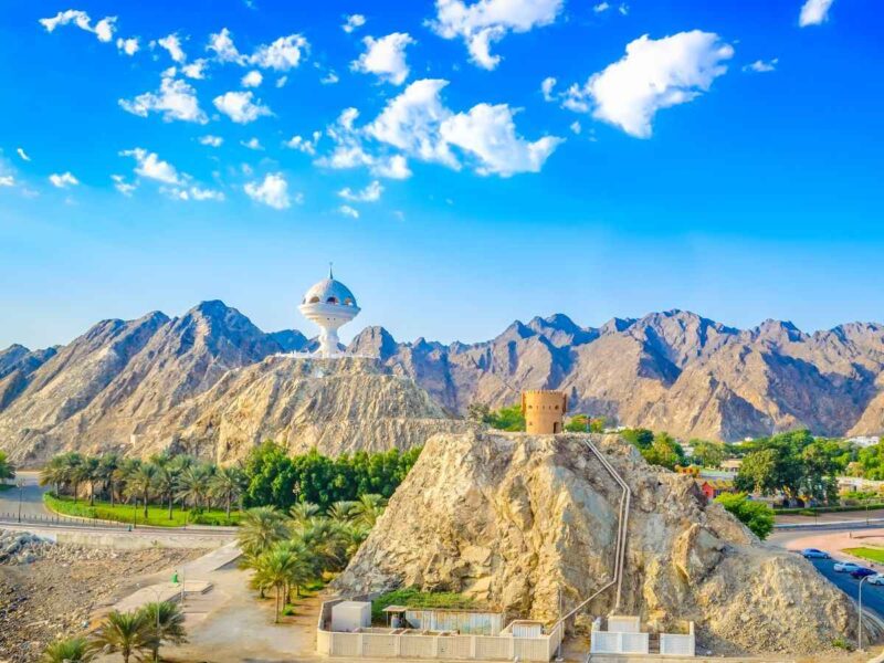 How Do Women Dress in Oman: Modesty, Style, and Cultural Guide