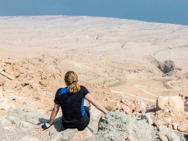 How Do Women Dress in Oman: Modesty, Style, and Cultural Guide